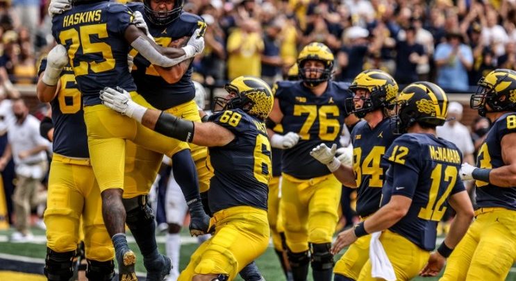 Huskies vs Wolverines Betting Preview